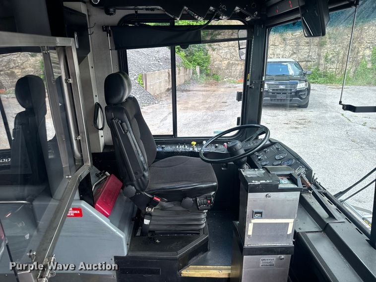 image for item EH6775 2006 Gillig G29B102N4 transit bus