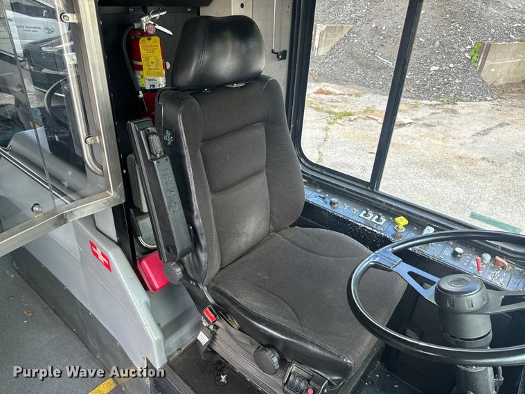 image for item EH6775 2006 Gillig G29B102N4 transit bus