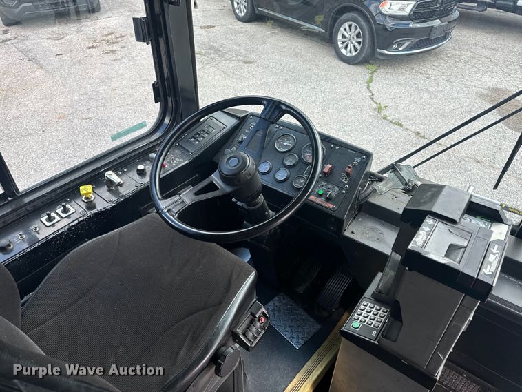 image for item EH6775 2006 Gillig G29B102N4 transit bus