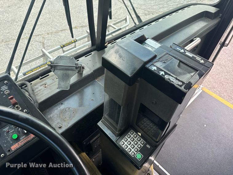 image for item EH6775 2006 Gillig G29B102N4 transit bus