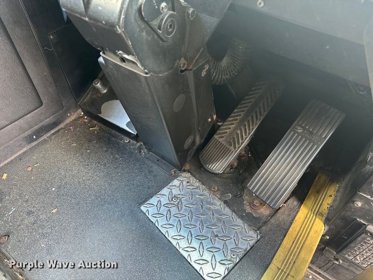 image for item EH6775 2006 Gillig G29B102N4 transit bus