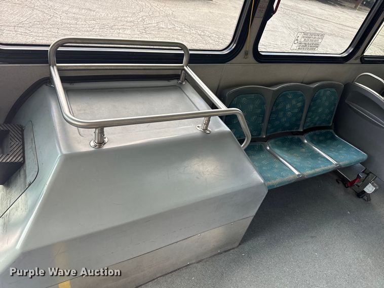 image for item EH6775 2006 Gillig G29B102N4 transit bus