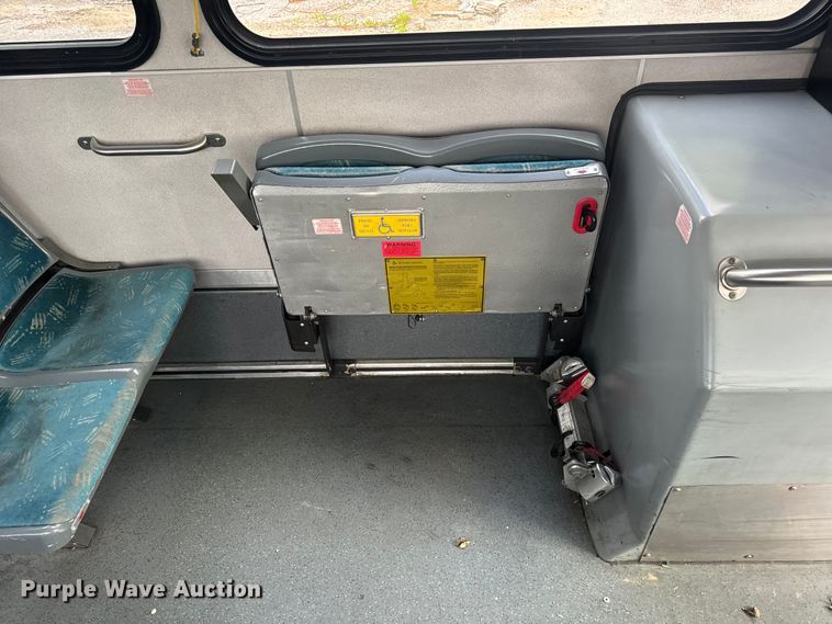 image for item EH6775 2006 Gillig G29B102N4 transit bus