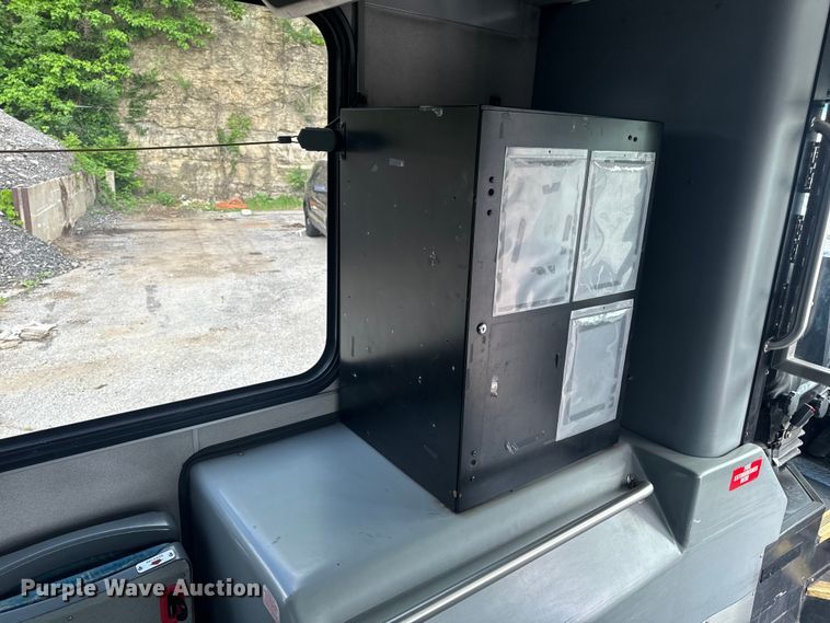 image for item EH6775 2006 Gillig G29B102N4 transit bus