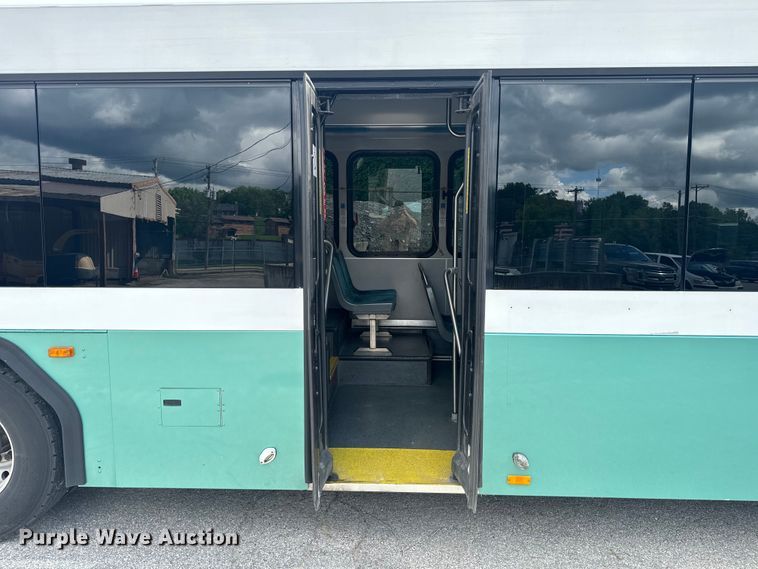 image for item EH6775 2006 Gillig G29B102N4 transit bus