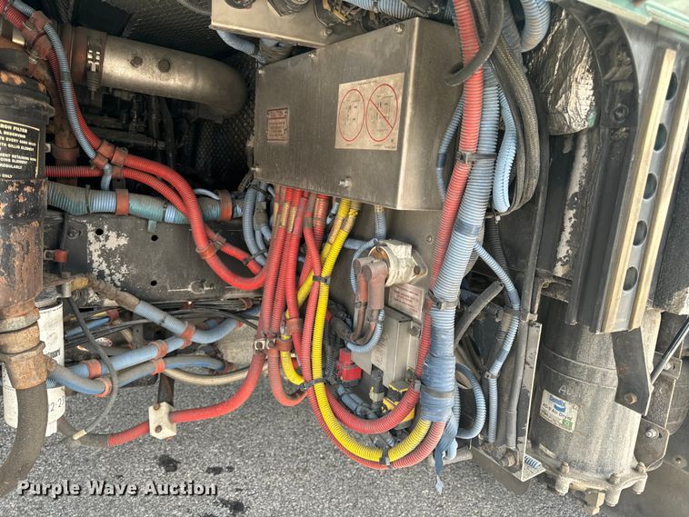 image for item EH6775 2006 Gillig G29B102N4 transit bus