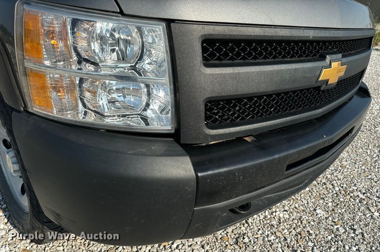 image for item EH6919 2013 Chevrolet  Silverado 1500 Ext. Cab pickup truck