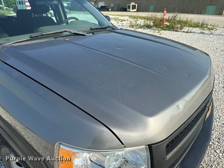 image for item EH6919 2013 Chevrolet  Silverado 1500 Ext. Cab pickup truck