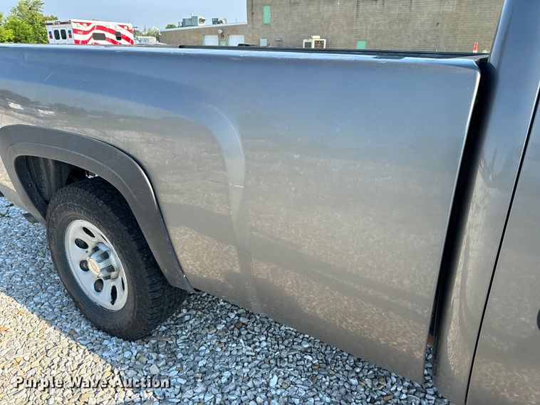 image for item EH6919 2013 Chevrolet  Silverado 1500 Ext. Cab pickup truck