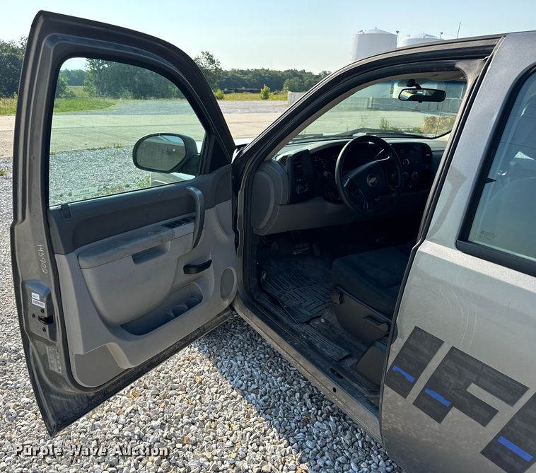 image for item EH6919 2013 Chevrolet  Silverado 1500 Ext. Cab pickup truck