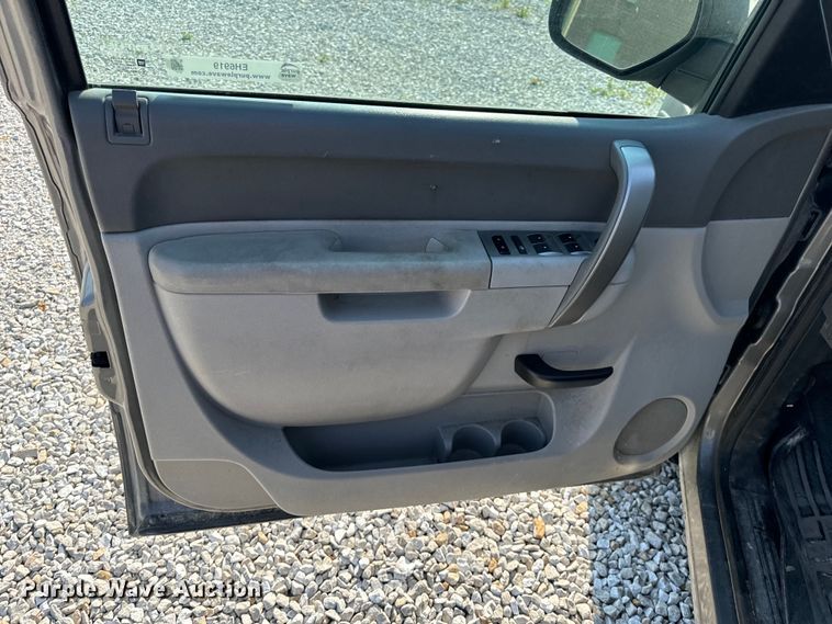 image for item EH6919 2013 Chevrolet  Silverado 1500 Ext. Cab pickup truck