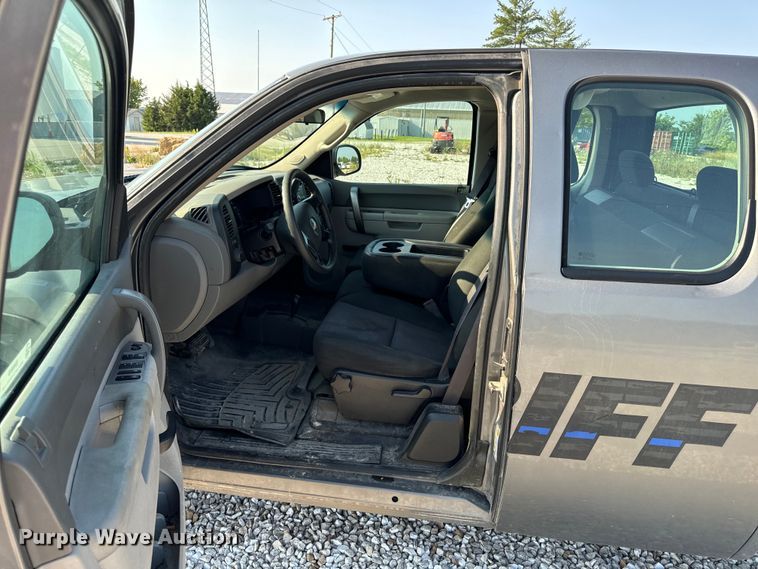 image for item EH6919 2013 Chevrolet  Silverado 1500 Ext. Cab pickup truck