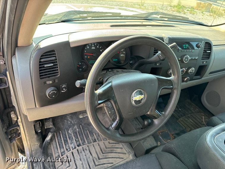 image for item EH6919 2013 Chevrolet  Silverado 1500 Ext. Cab pickup truck