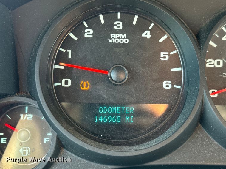 image for item EH6919 2013 Chevrolet  Silverado 1500 Ext. Cab pickup truck