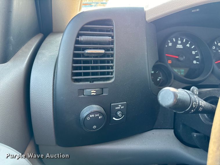 image for item EH6919 2013 Chevrolet  Silverado 1500 Ext. Cab pickup truck