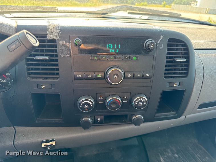 image for item EH6919 2013 Chevrolet  Silverado 1500 Ext. Cab pickup truck