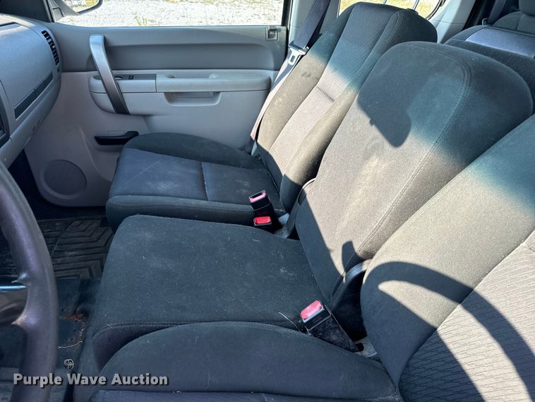 image for item EH6919 2013 Chevrolet  Silverado 1500 Ext. Cab pickup truck