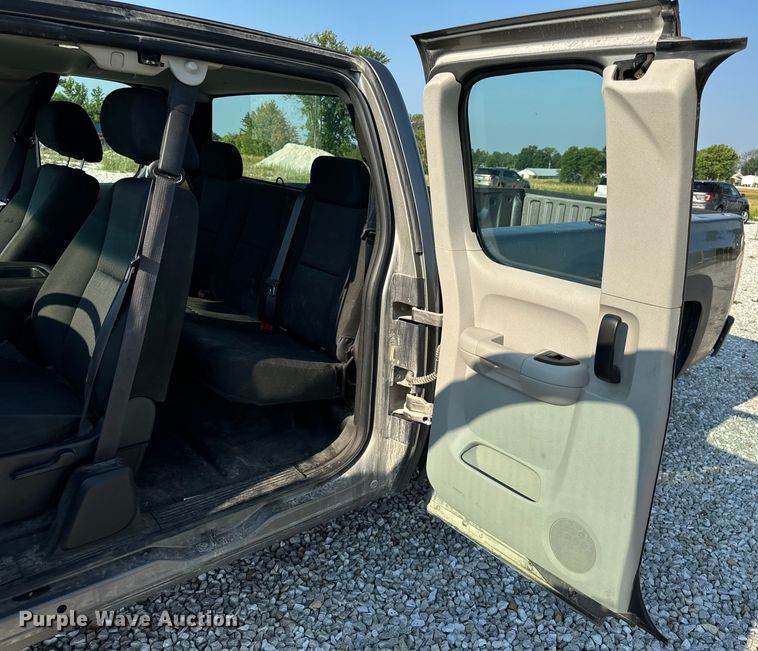 image for item EH6919 2013 Chevrolet  Silverado 1500 Ext. Cab pickup truck