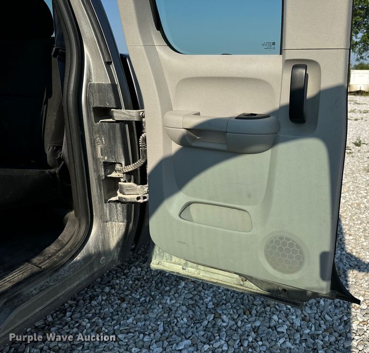 image for item EH6919 2013 Chevrolet  Silverado 1500 Ext. Cab pickup truck