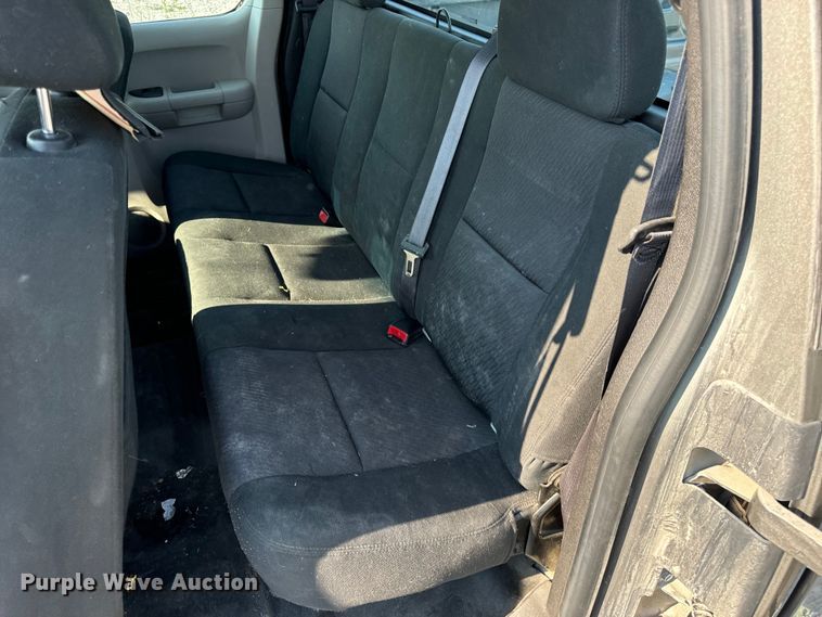 image for item EH6919 2013 Chevrolet  Silverado 1500 Ext. Cab pickup truck