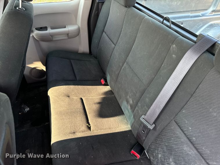 image for item EH6919 2013 Chevrolet  Silverado 1500 Ext. Cab pickup truck