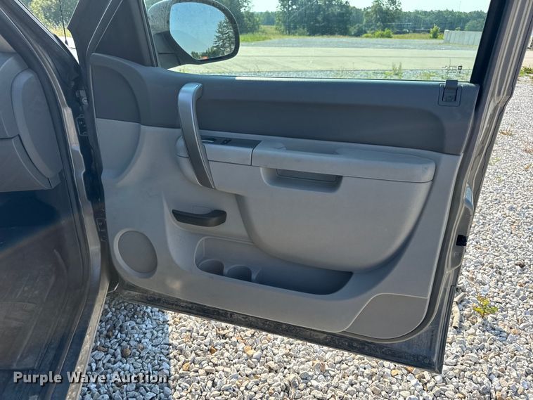 image for item EH6919 2013 Chevrolet  Silverado 1500 Ext. Cab pickup truck