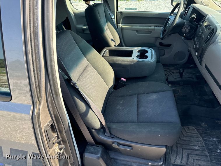 image for item EH6919 2013 Chevrolet  Silverado 1500 Ext. Cab pickup truck