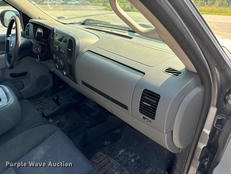 image for item EH6919 2013 Chevrolet  Silverado 1500 Ext. Cab pickup truck