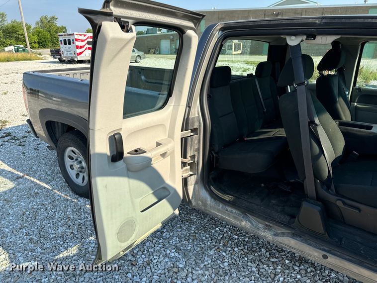 image for item EH6919 2013 Chevrolet  Silverado 1500 Ext. Cab pickup truck