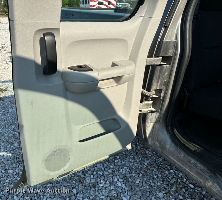 image for item EH6919 2013 Chevrolet  Silverado 1500 Ext. Cab pickup truck