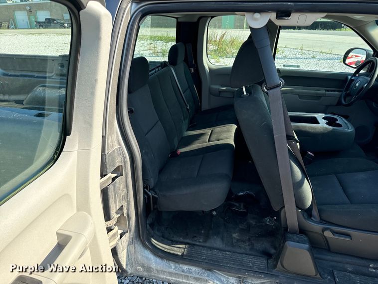 image for item EH6919 2013 Chevrolet  Silverado 1500 Ext. Cab pickup truck