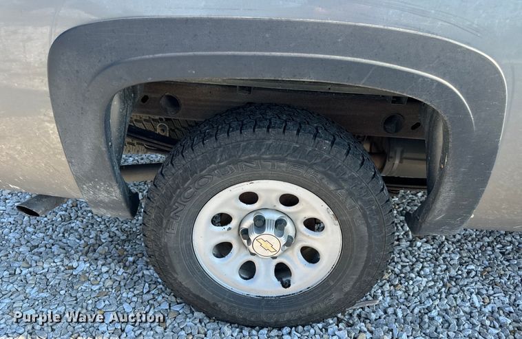 image for item EH6919 2013 Chevrolet  Silverado 1500 Ext. Cab pickup truck