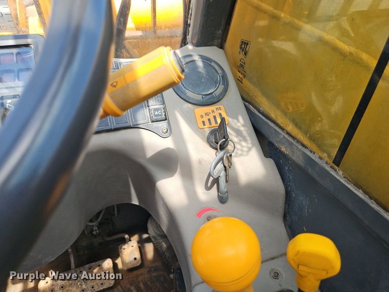 image for item EI3905 1997 JCB Loadall 520 telehandler