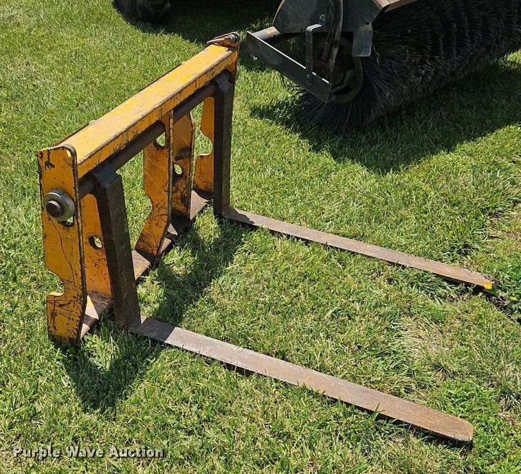 image for item EI3905 1997 JCB Loadall 520 telehandler