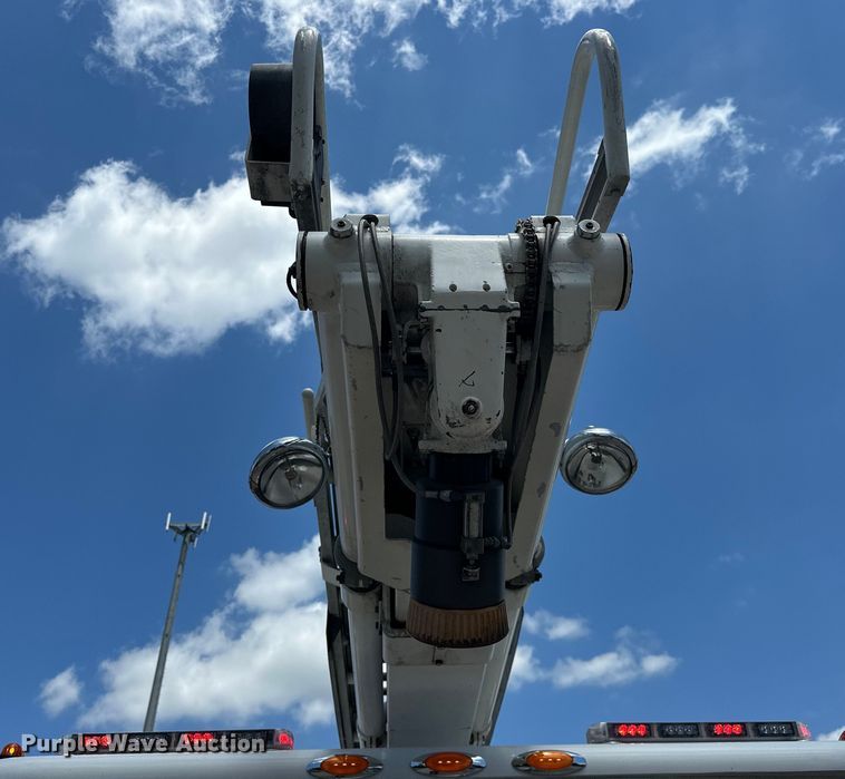 image for item EJ4359 1986 Pierce E3297 Quint fire truck