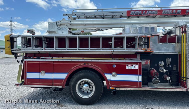 image for item EJ4359 1986 Pierce E3297 Quint fire truck