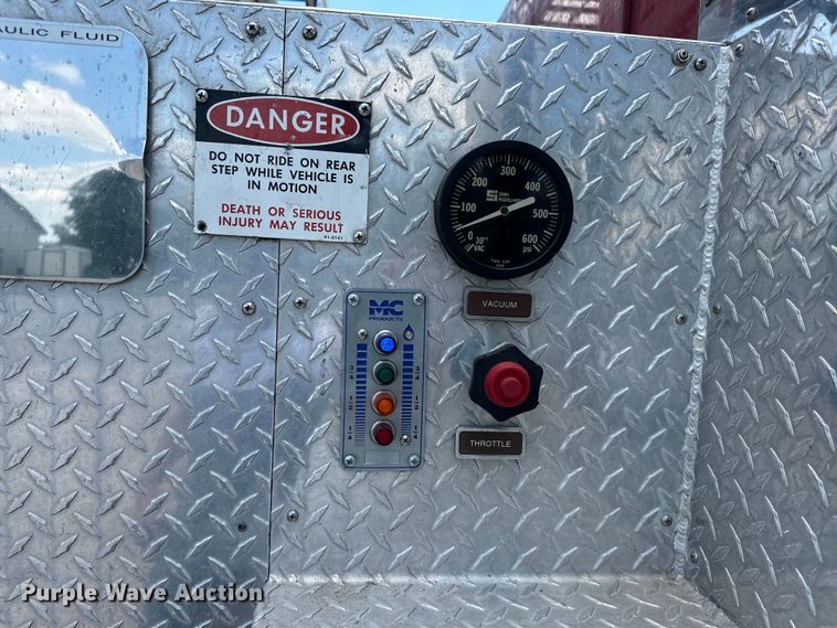 image for item EJ4359 1986 Pierce E3297 Quint fire truck