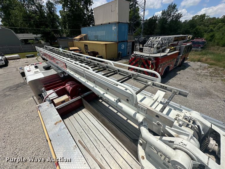 image for item EJ4359 1986 Pierce E3297 Quint fire truck