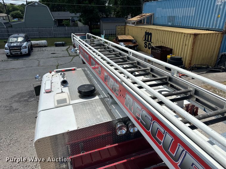 image for item EJ4359 1986 Pierce E3297 Quint fire truck