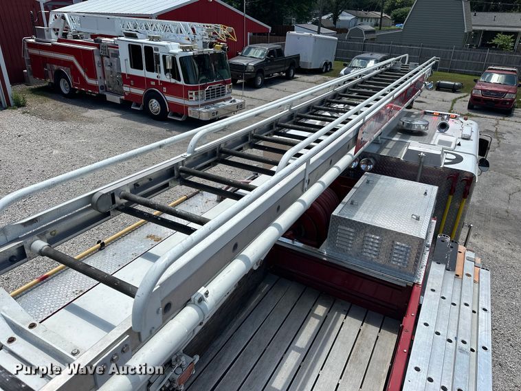 image for item EJ4359 1986 Pierce E3297 Quint fire truck