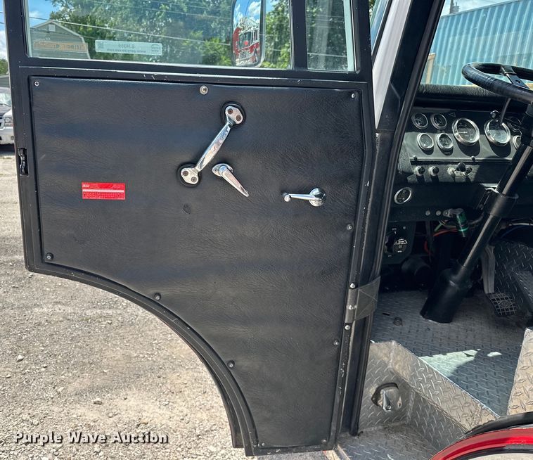 image for item EJ4359 1986 Pierce E3297 Quint fire truck