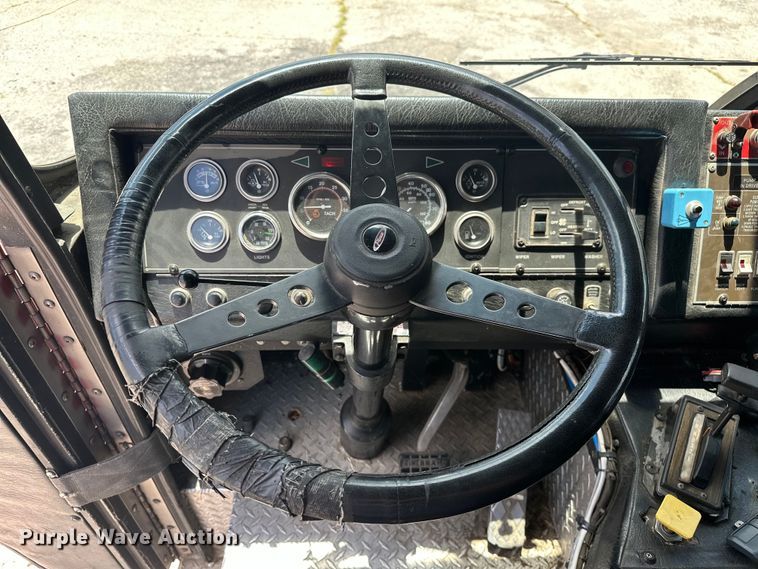 image for item EJ4359 1986 Pierce E3297 Quint fire truck