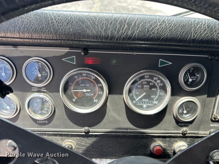 image for item EJ4359 1986 Pierce E3297 Quint fire truck