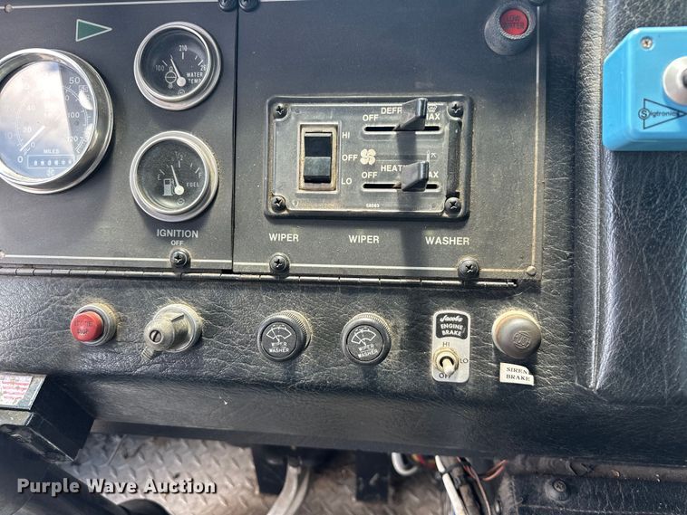 image for item EJ4359 1986 Pierce E3297 Quint fire truck