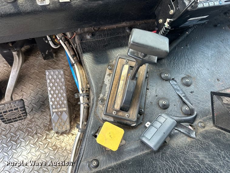 image for item EJ4359 1986 Pierce E3297 Quint fire truck