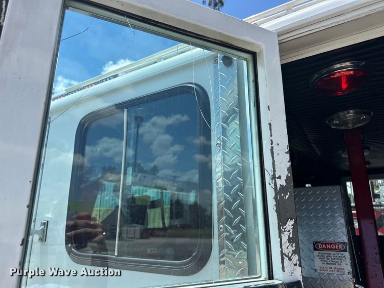 image for item EJ4359 1986 Pierce E3297 Quint fire truck