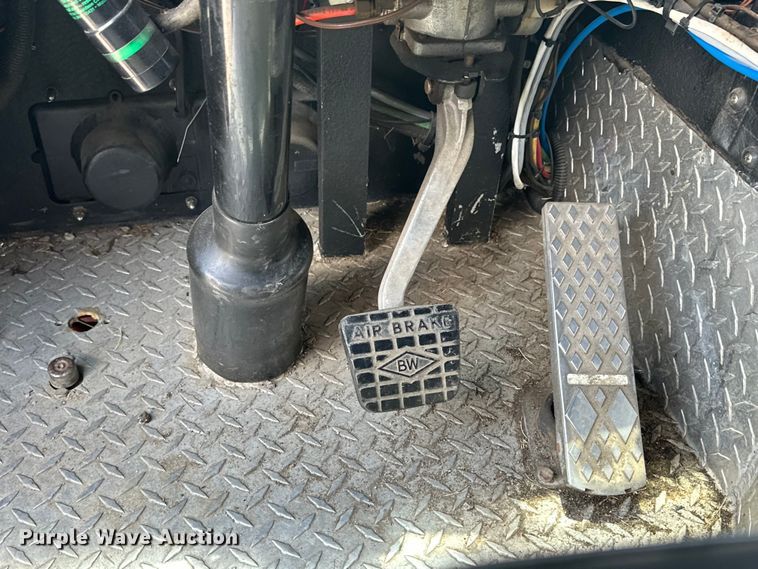 image for item EJ4359 1986 Pierce E3297 Quint fire truck