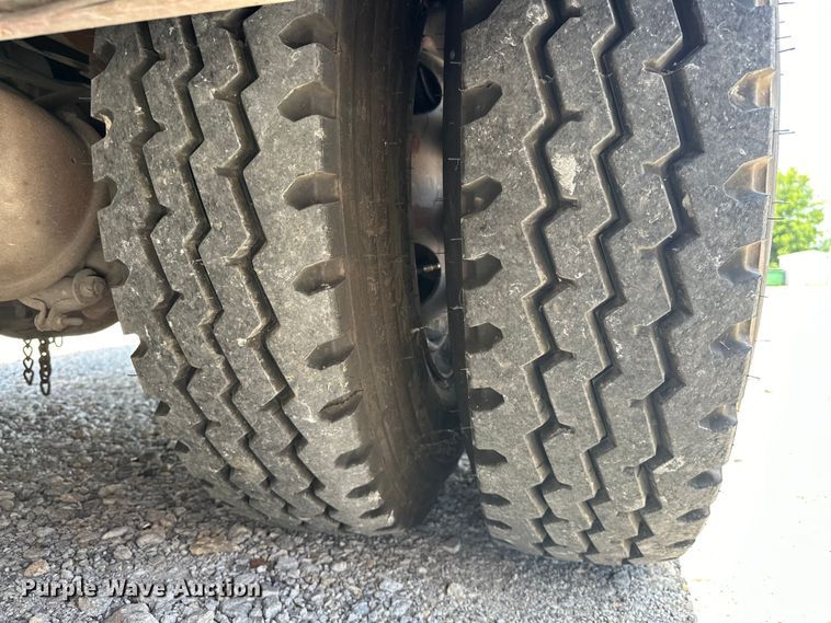 image for item EJ4359 1986 Pierce E3297 Quint fire truck