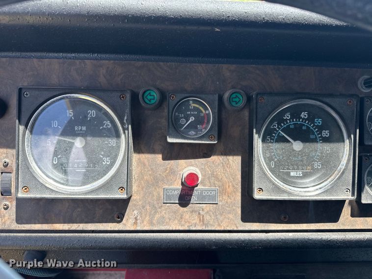 image for item EJ4360 1988 Spartan MS20-2042 pumper fire truck