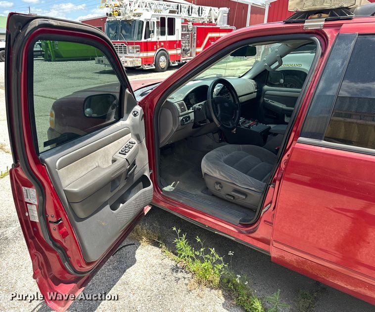 image for item EJ4361 2004 Ford Explorer SUV